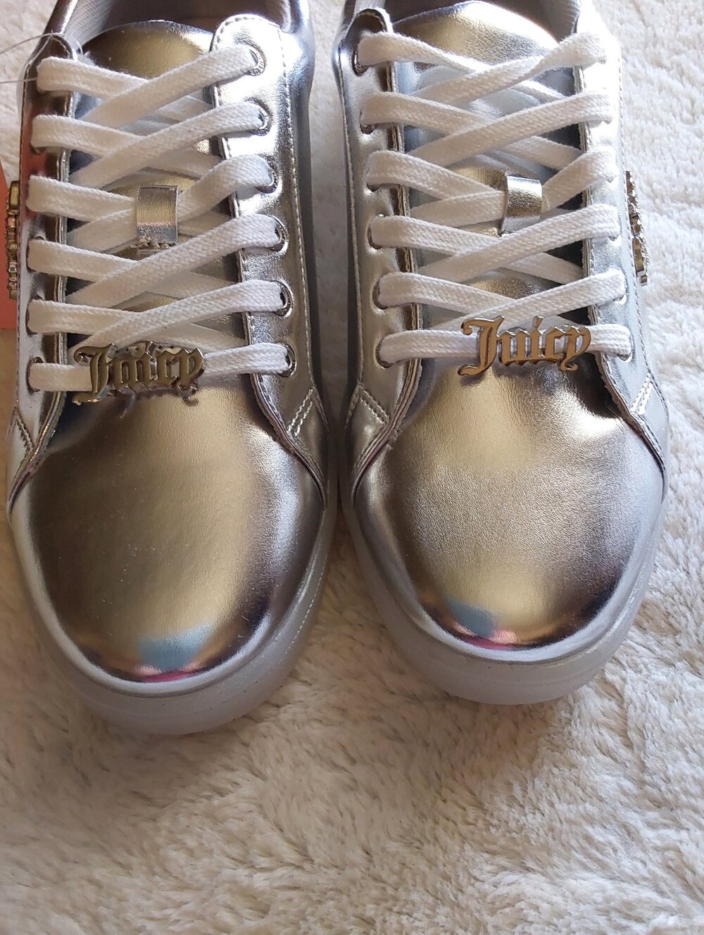 🌺 NWT Juicy Couture Metallic Silver Low-Top Lace-Up Sneakers - Picture 2 of 6